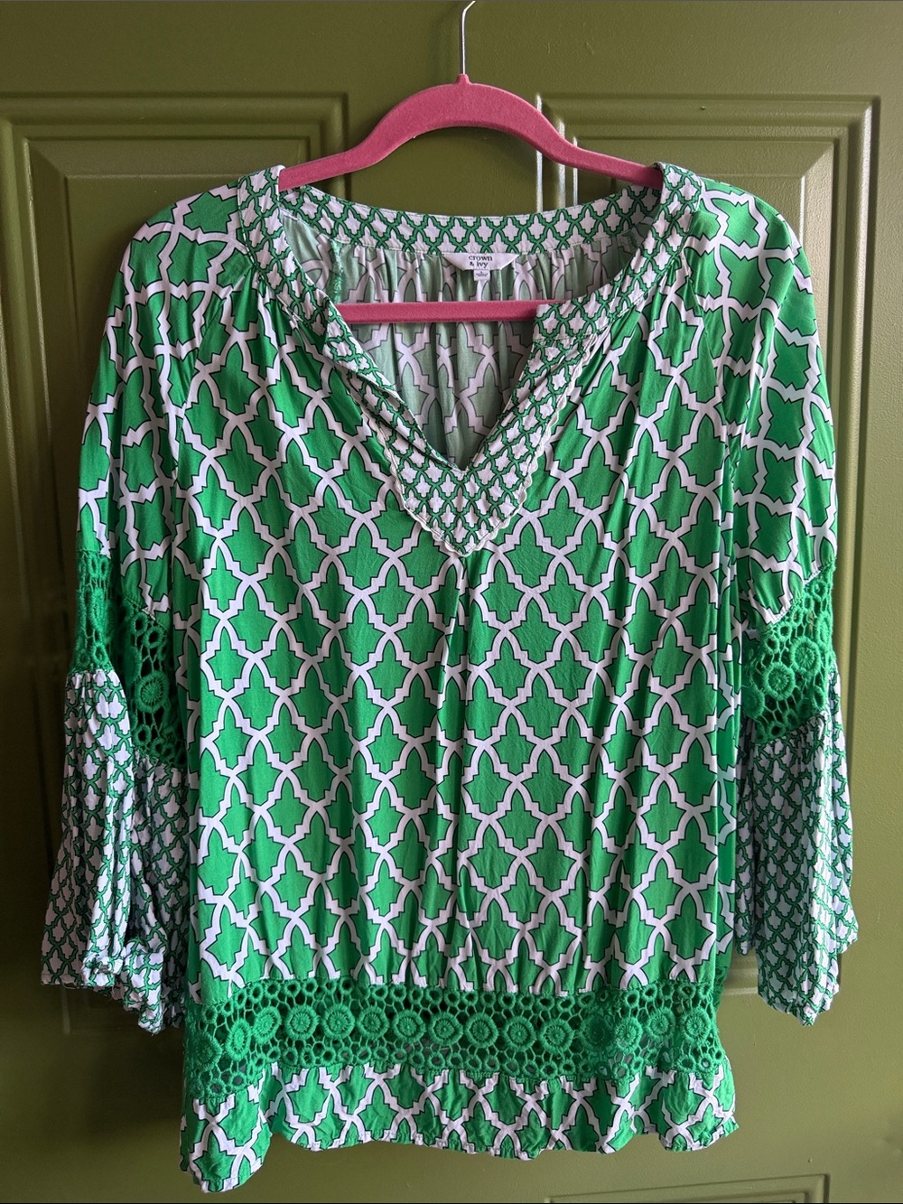 crown & ivy Green and White Geometric V-Neck Tunic with Crochet Trim